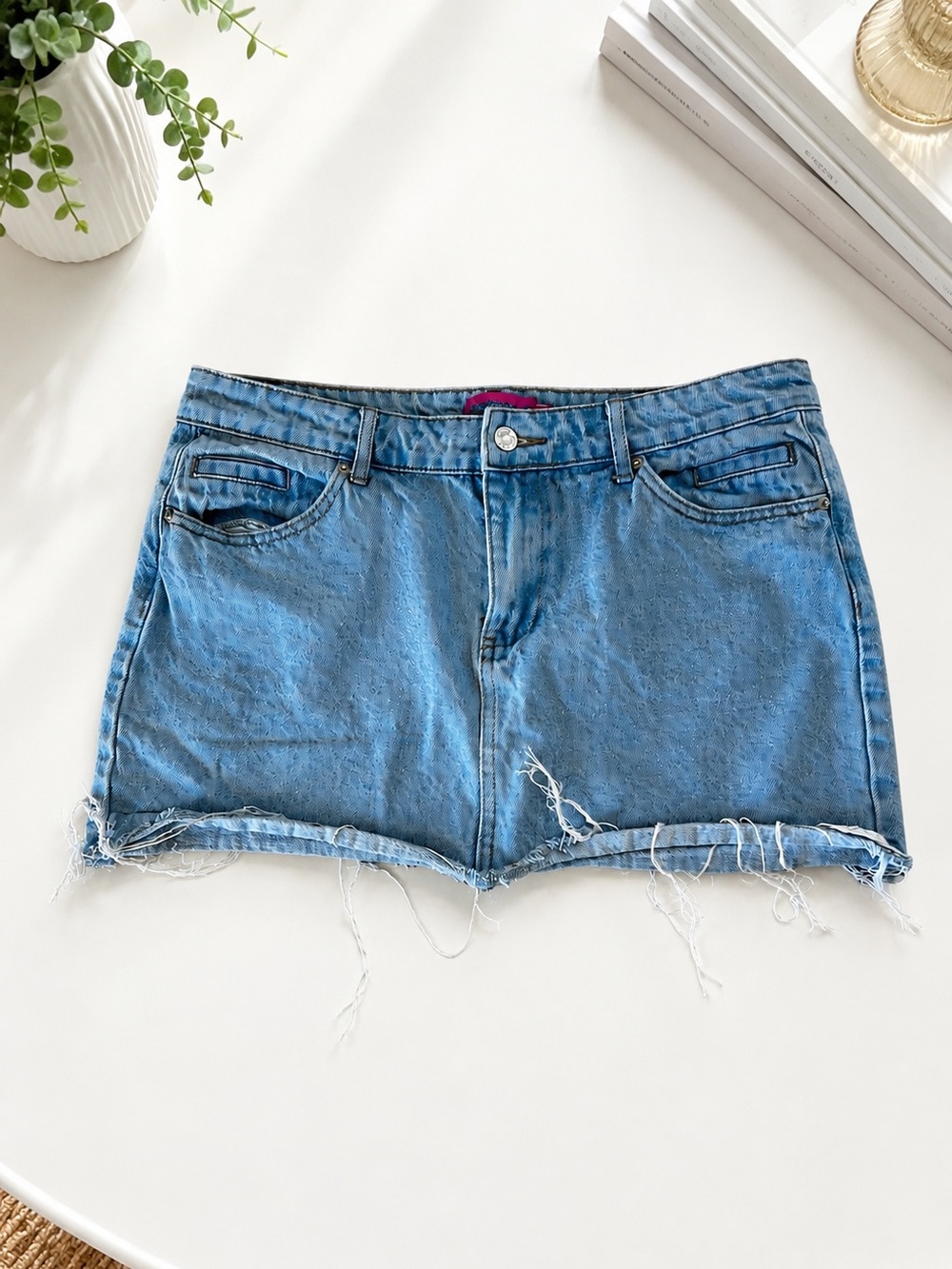 Edikted Denim Mini Skirt Size Large Distressed Raw Hem 100% Cotton